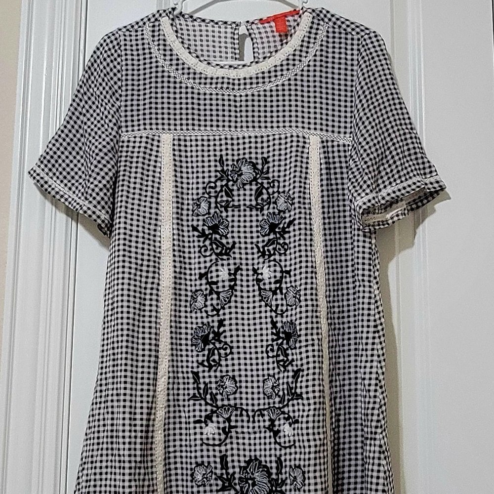 Chelsea and Violet Black and White Dress Size Small